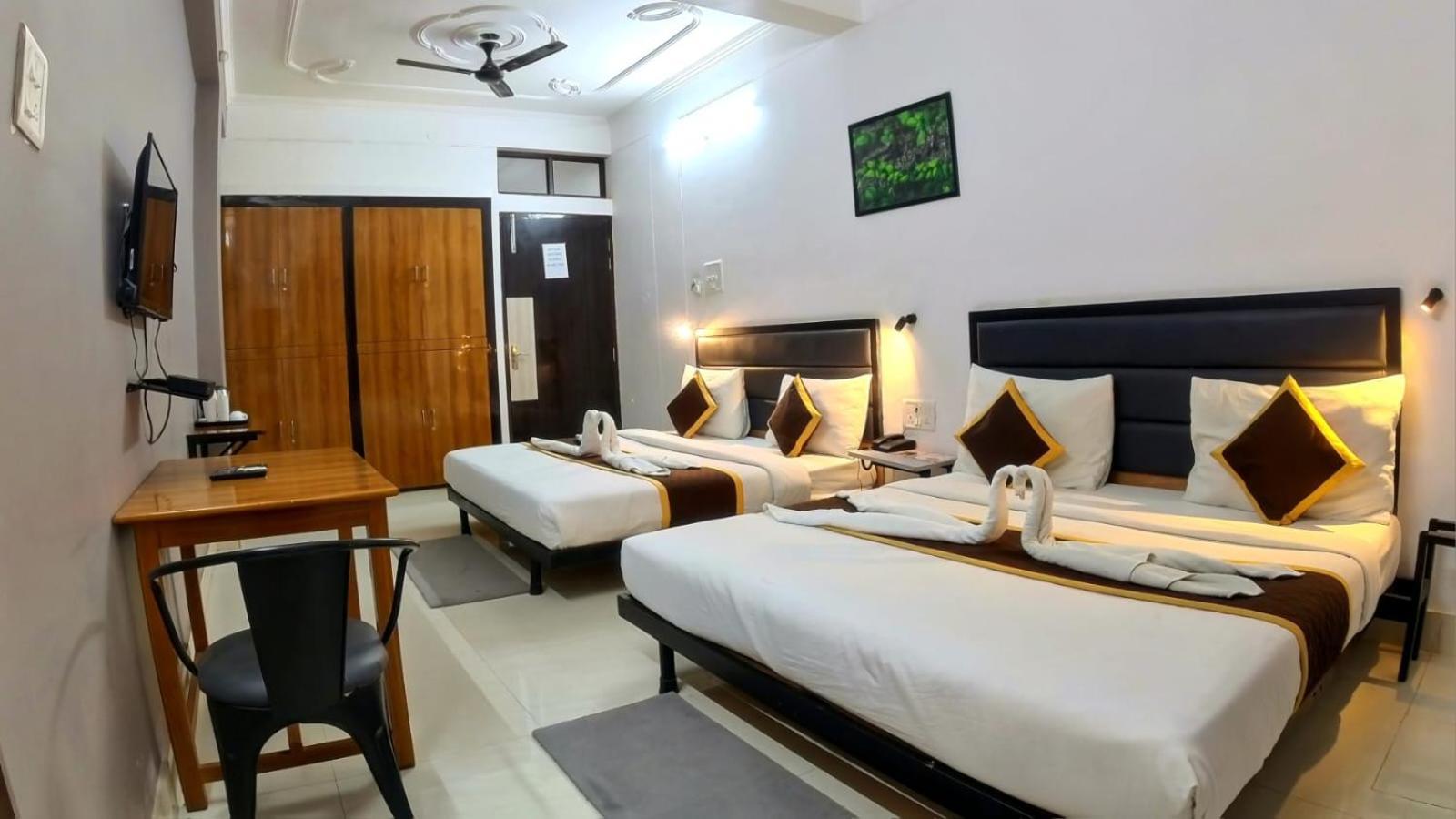 Holidayy Inn Allāhābād Junction Exterior foto