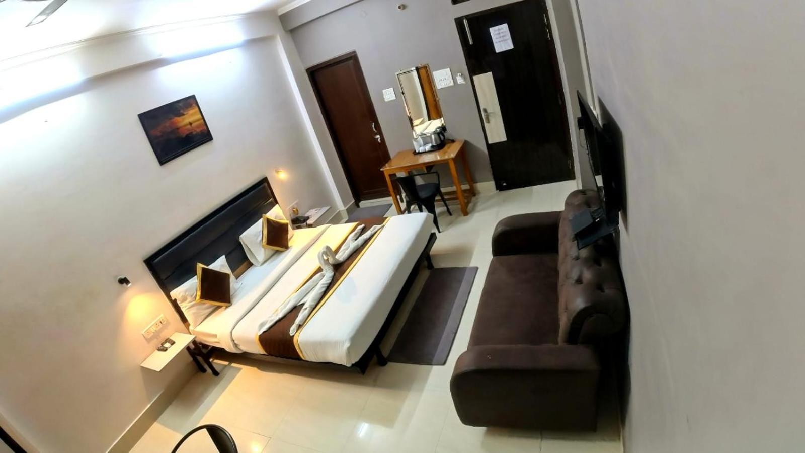 Holidayy Inn Allāhābād Junction Exterior foto