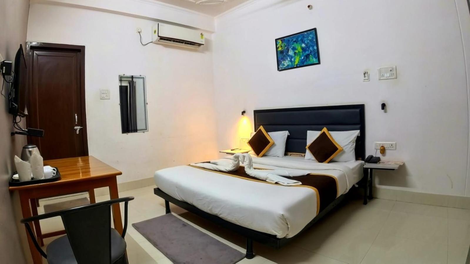 Holidayy Inn Allāhābād Junction Exterior foto