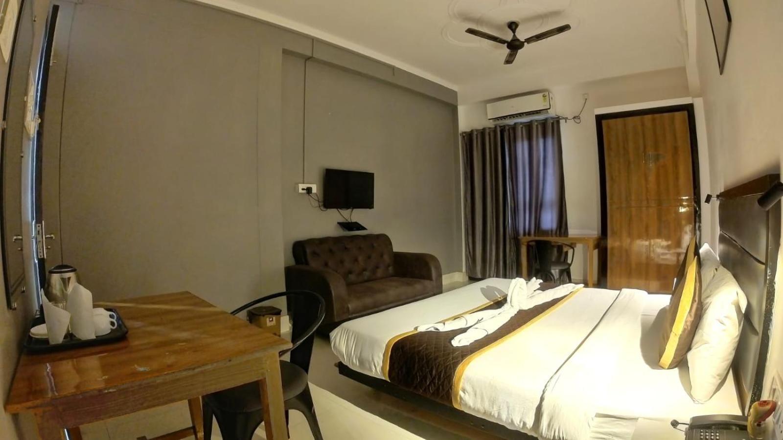 Holidayy Inn Allāhābād Junction Exterior foto